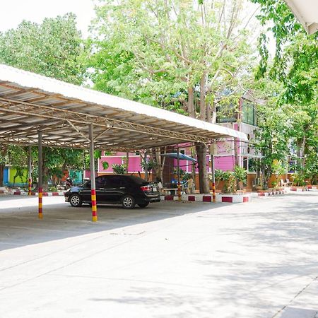 Rak Kun Resort 2 Nakhon Sawan Buitenkant foto