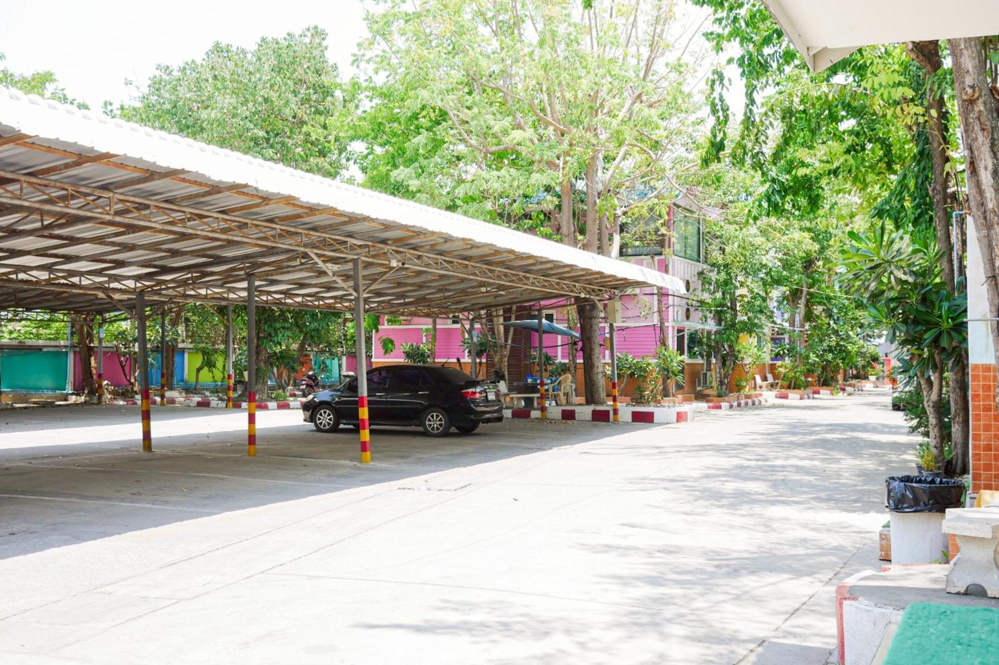 Rak Kun Resort 2 Nakhon Sawan Buitenkant foto