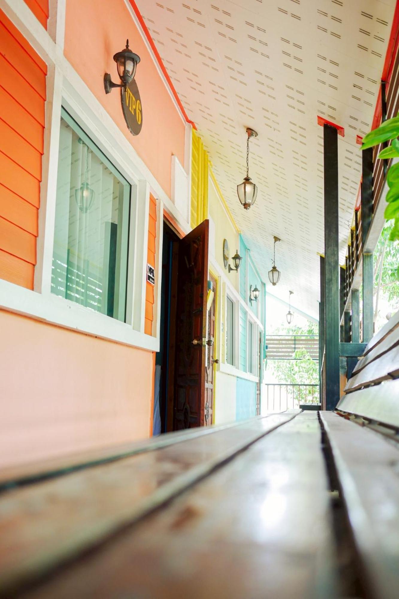 Rak Kun Resort 2 Nakhon Sawan Buitenkant foto
