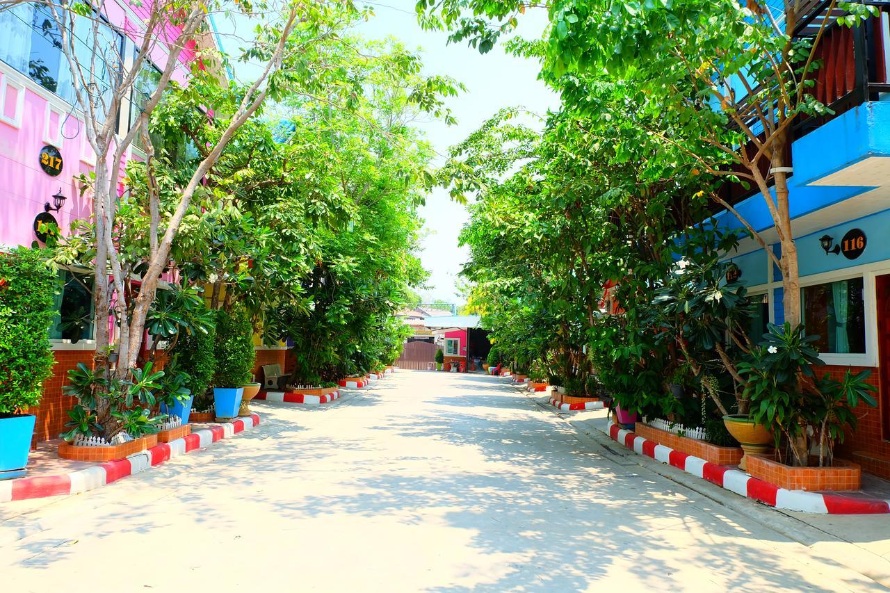 Rak Kun Resort 2 Nakhon Sawan Buitenkant foto