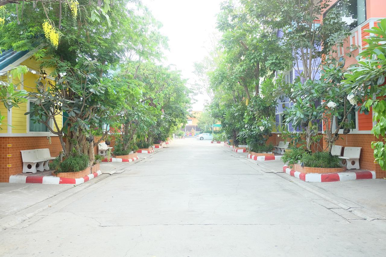 Rak Kun Resort 2 Nakhon Sawan Buitenkant foto