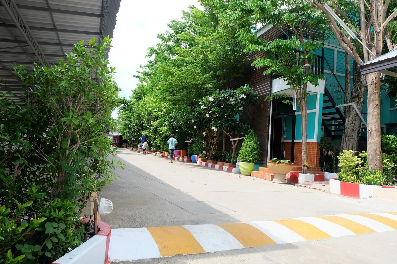 Rak Kun Resort 2 Nakhon Sawan Buitenkant foto