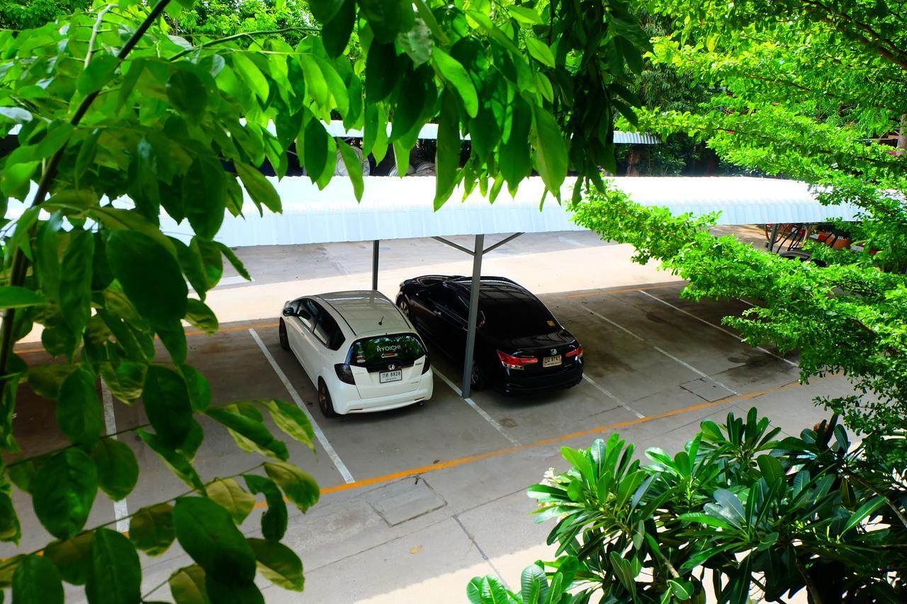 Rak Kun Resort 2 Nakhon Sawan Buitenkant foto