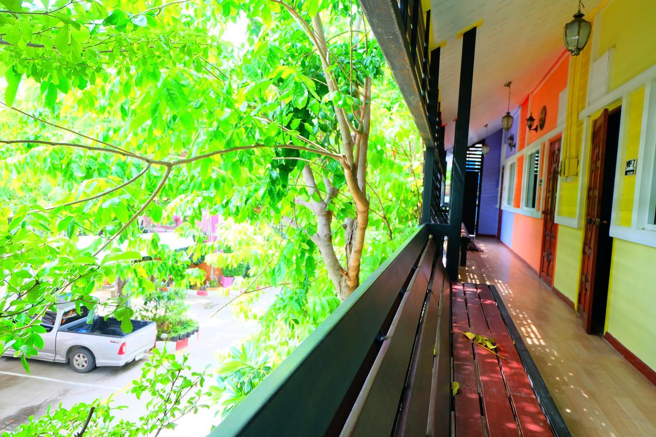 Rak Kun Resort 2 Nakhon Sawan Buitenkant foto