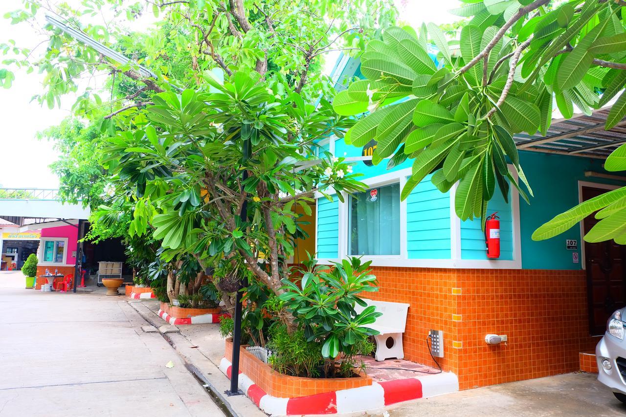 Rak Kun Resort 2 Nakhon Sawan Buitenkant foto