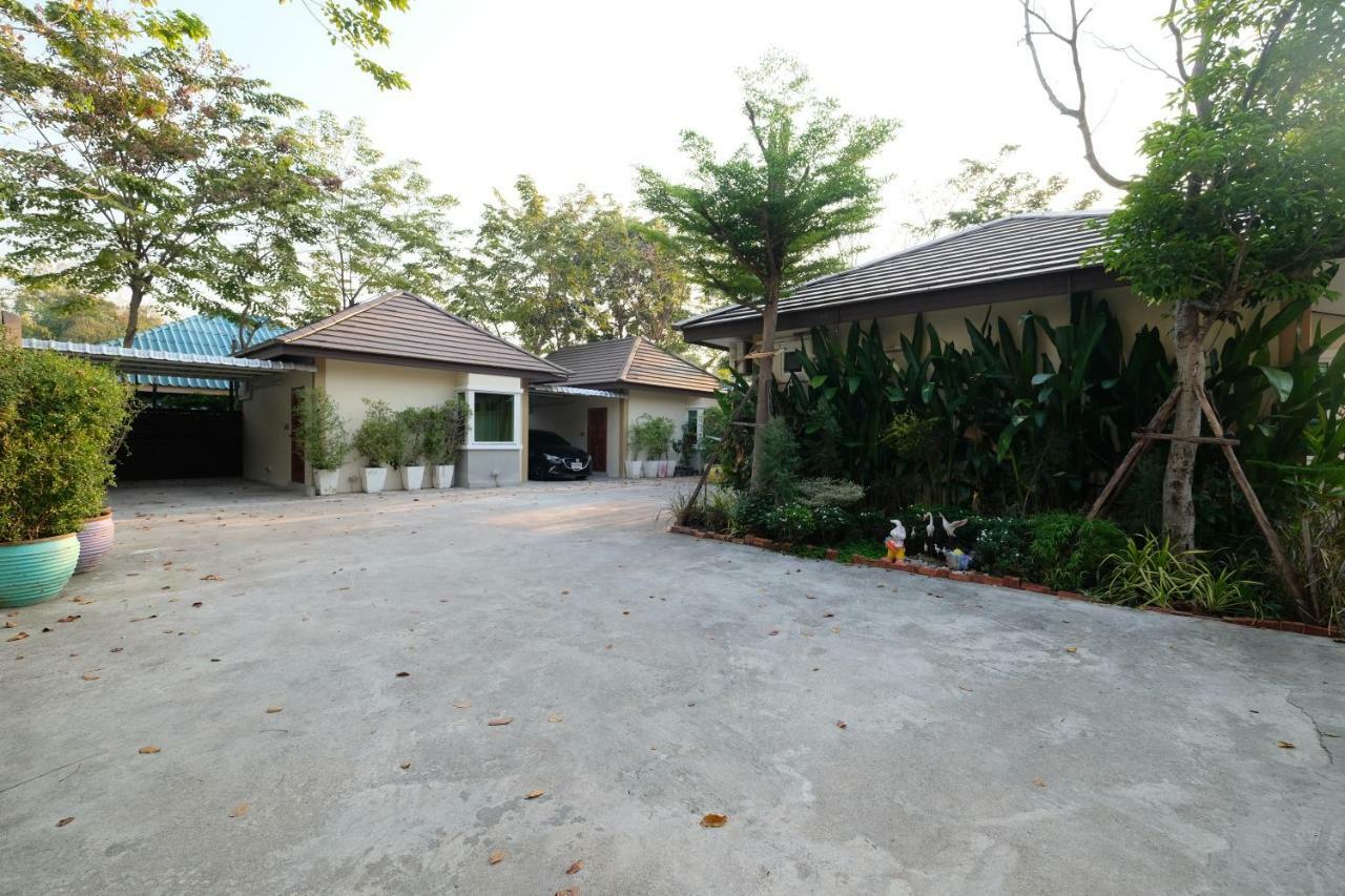 Rak Kun Resort 2 Nakhon Sawan Buitenkant foto