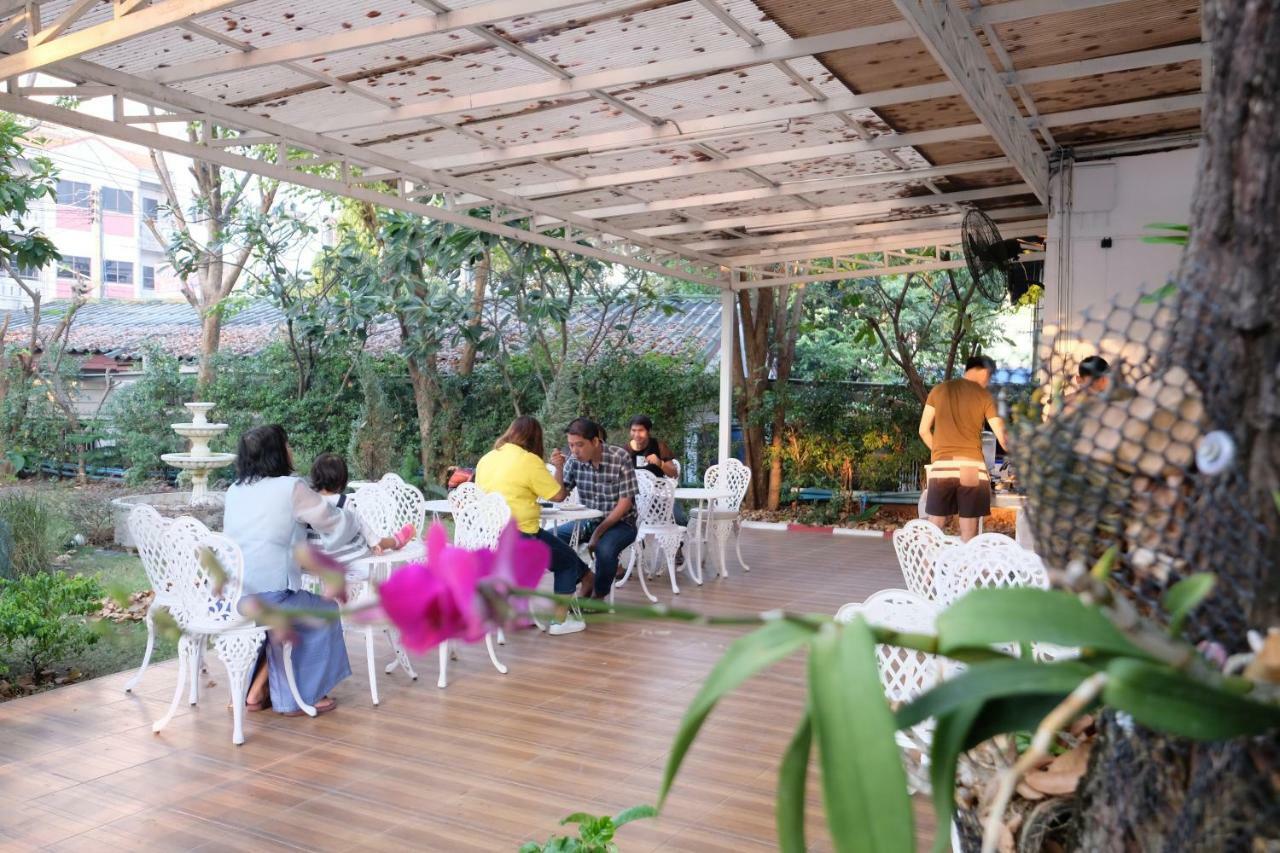 Rak Kun Resort 2 Nakhon Sawan Buitenkant foto